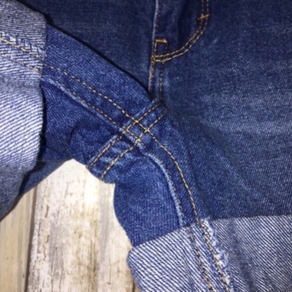 Kids Levi’s Girlfriend Shorty Shorts - Picture 2 of 7